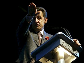 POPIPOLITICS....sarko la looze
